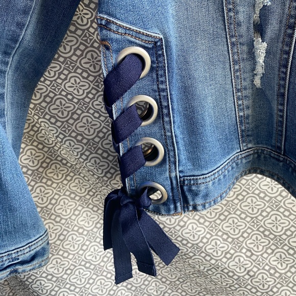 NWT Forever 21 Distressed Denim Jacket - Picture 3 of 4